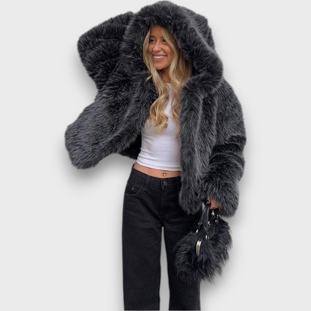 Leyana – Oversized jas van synthetische bont met capuchon in rookgrijs