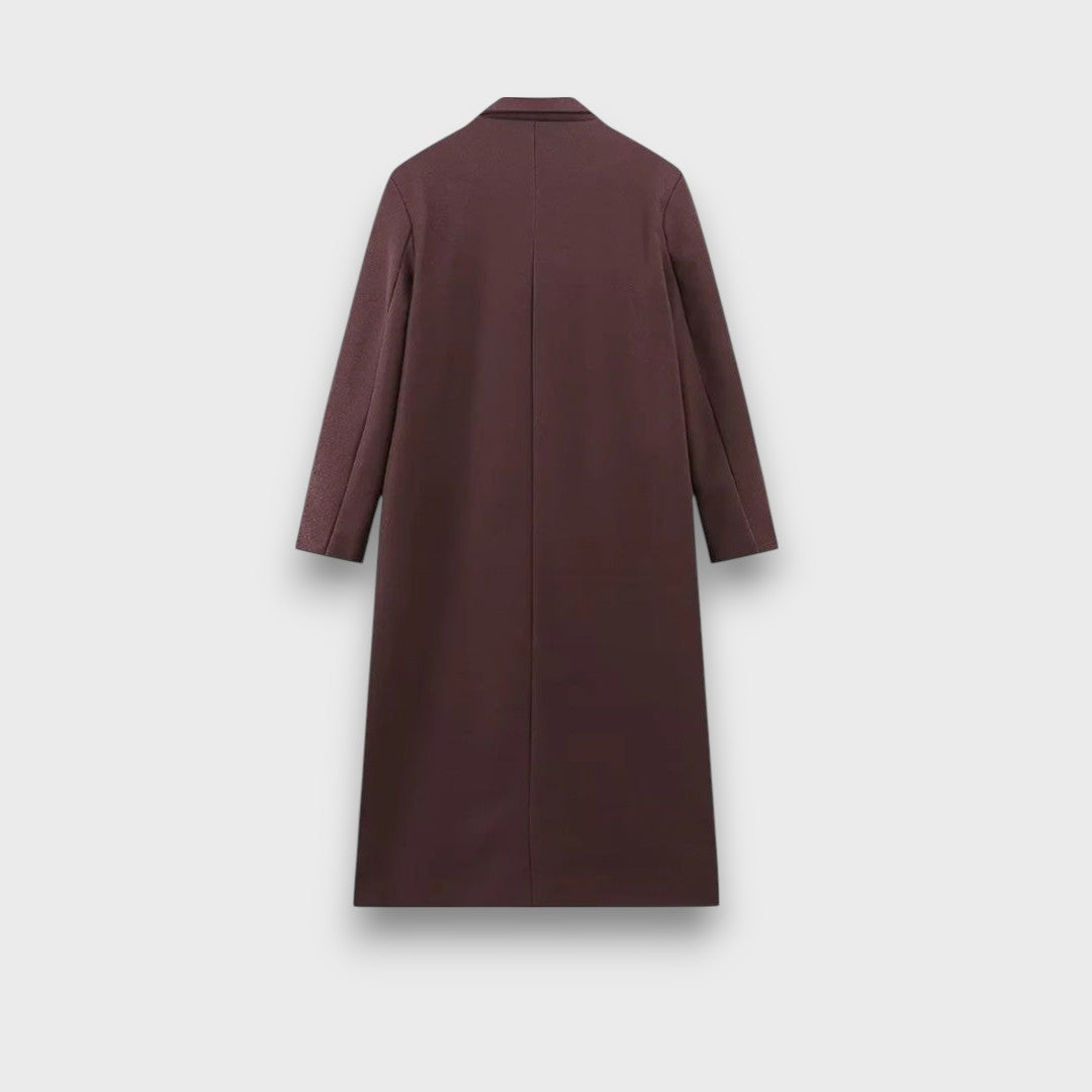 Oslaine – Maximalistisch wollenjas met een mannelijke silhouette