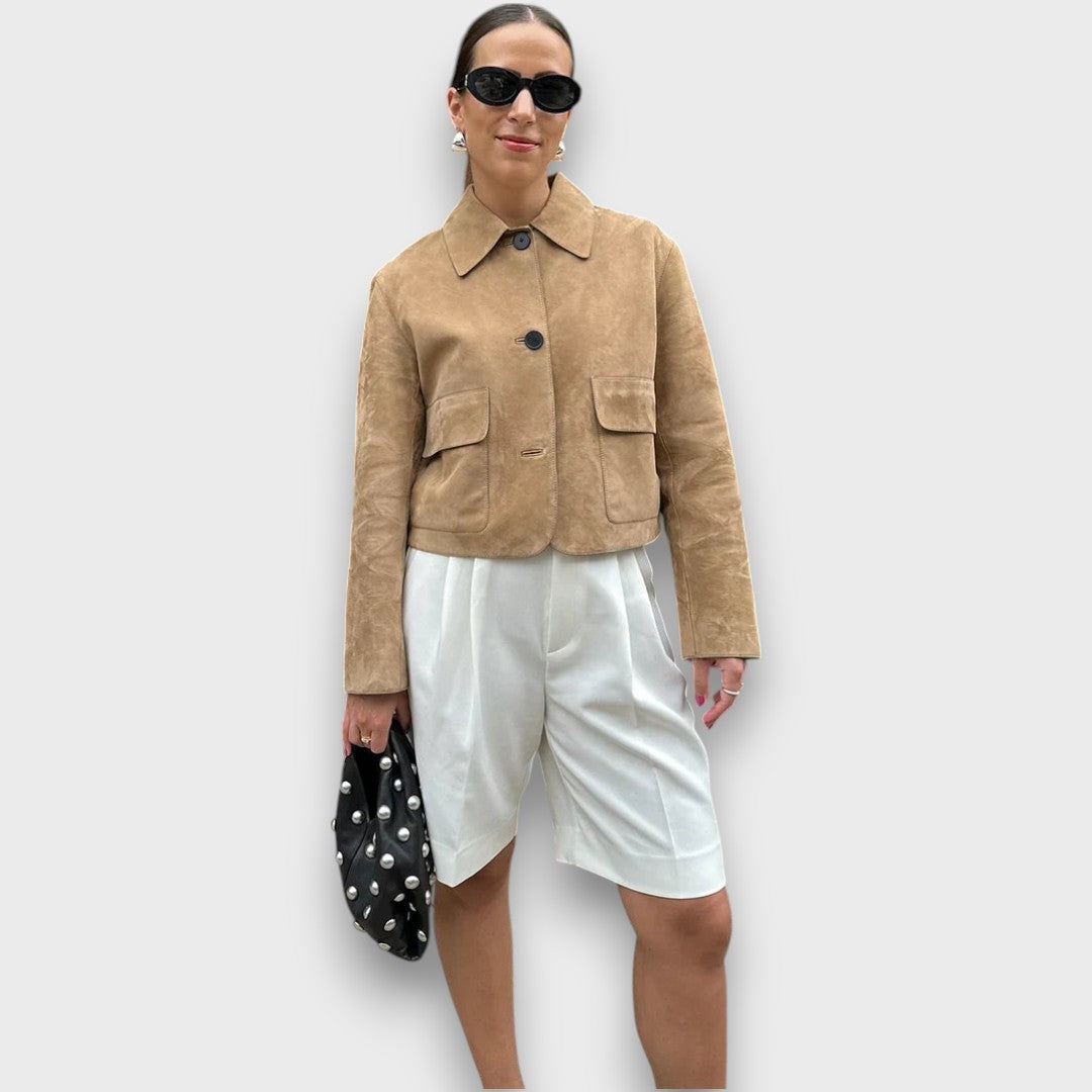 Naomi – Elegante suede jas met klassieke snit