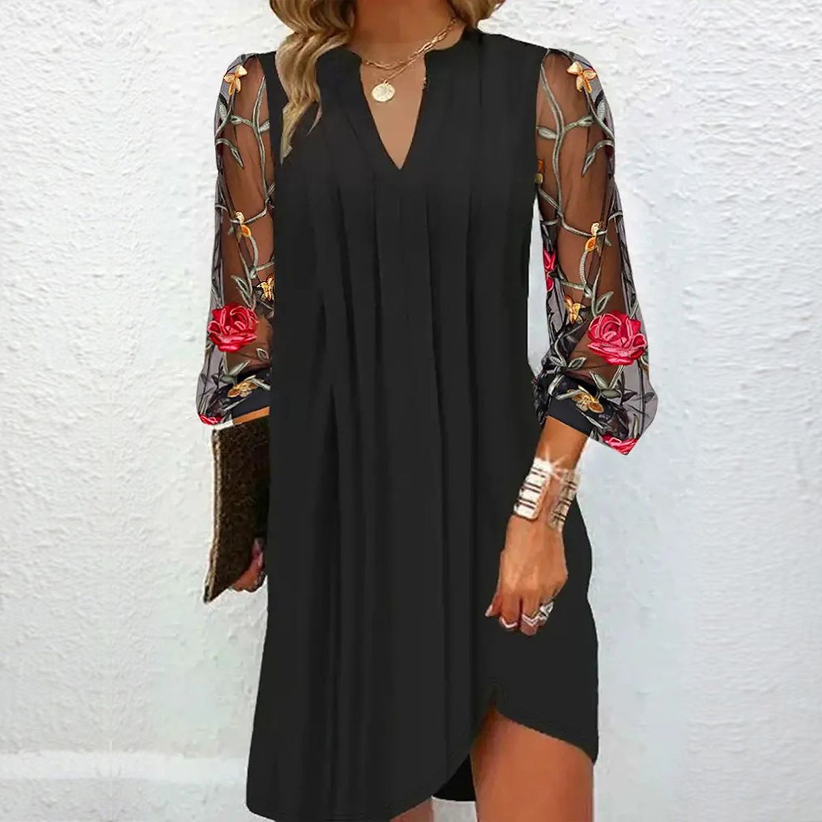 Renata – Elegante Jurk met Geborduurde Mouwen