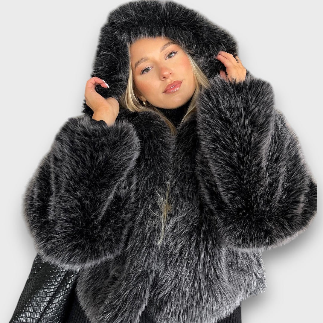 Leyana – Oversized jas van synthetische bont met capuchon in rookgrijs