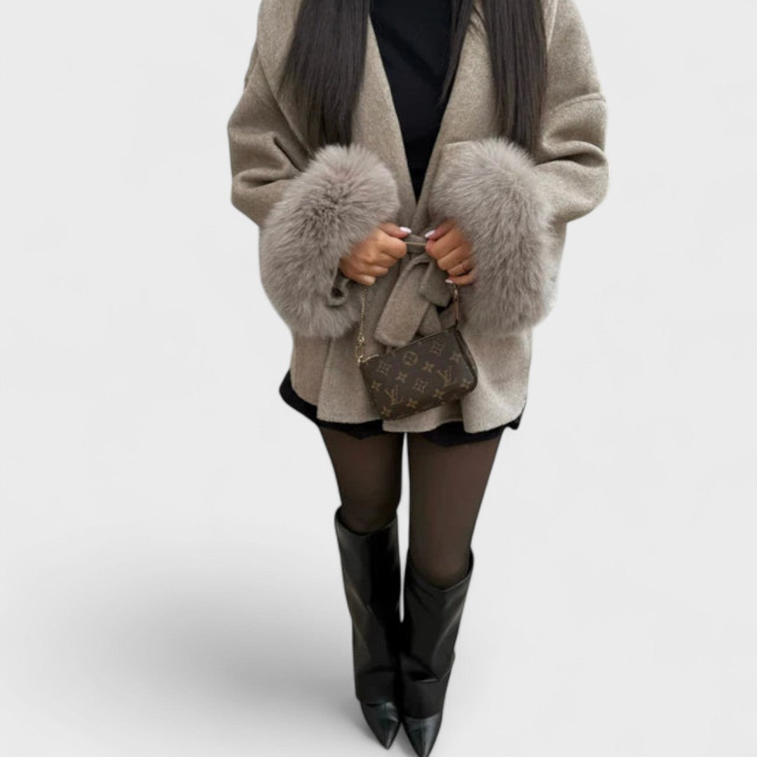 Woolcat – Elegante jas met details van ecologisch bont