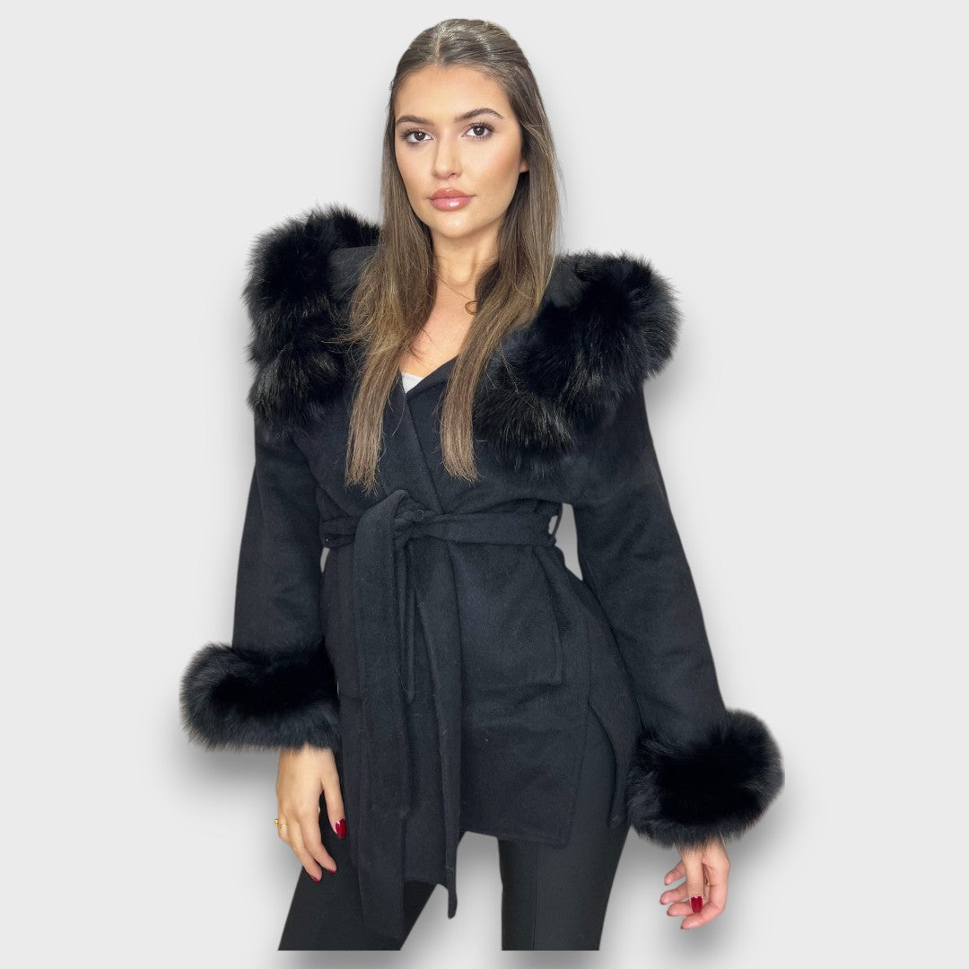 Cartelle – Cashmere jas met capuchon en details in bont