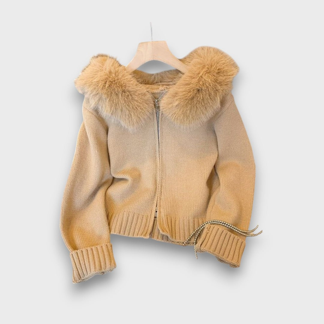 Alisanne – Gebreide jas met rits en kraag van faux fur