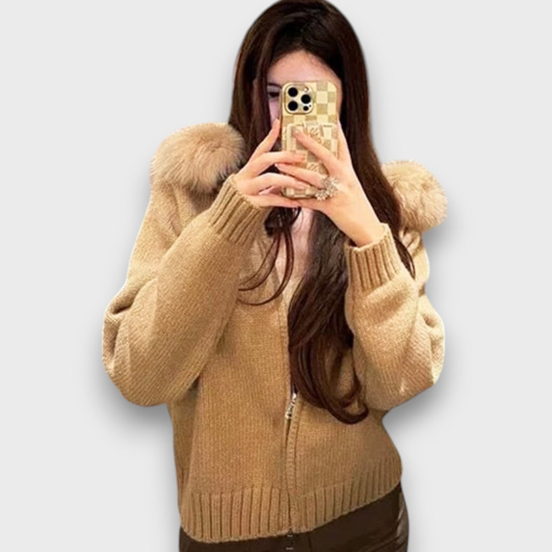 Alisanne – Gebreide jas met rits en kraag van faux fur