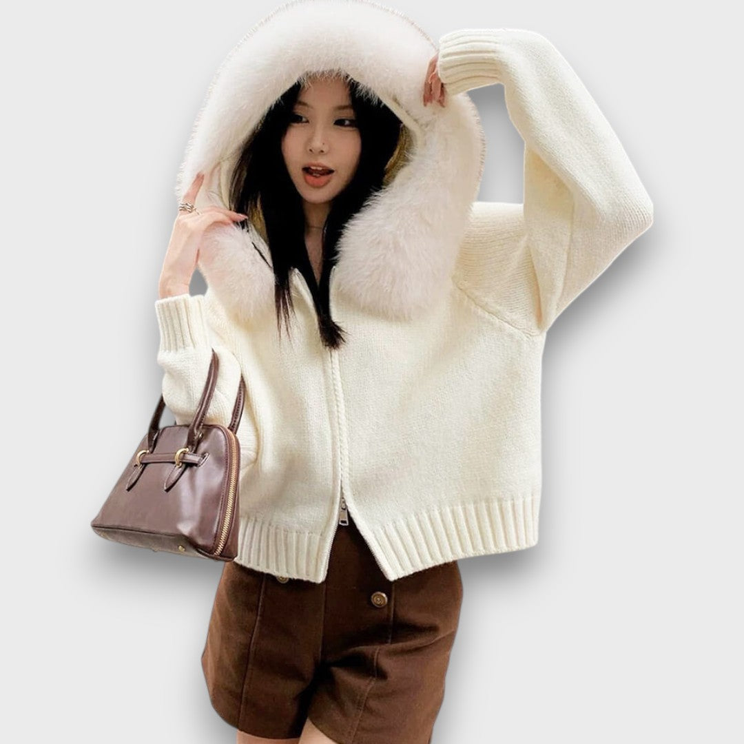 Alisanne – Gebreide jas met rits en kraag van faux fur