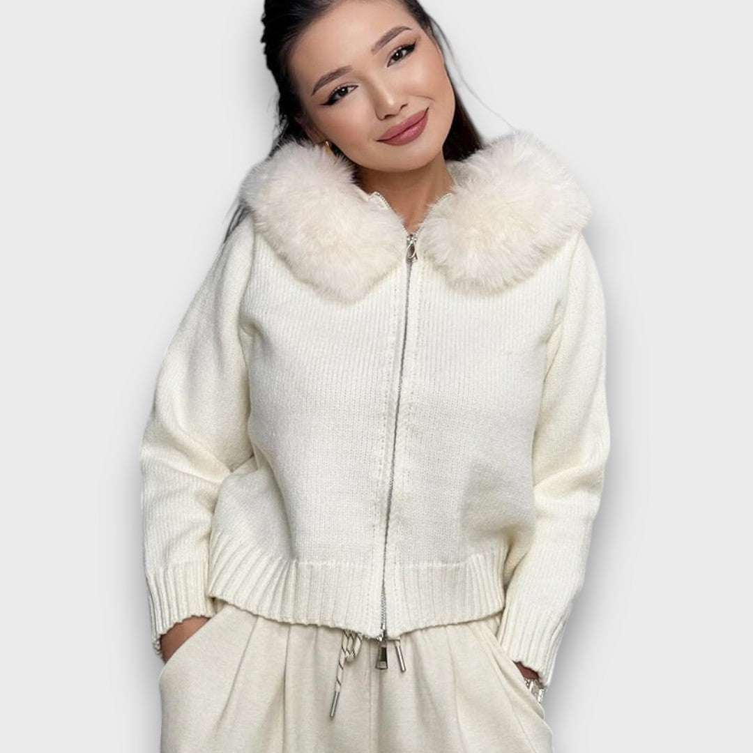 Alisanne – Gebreide jas met rits en kraag van faux fur