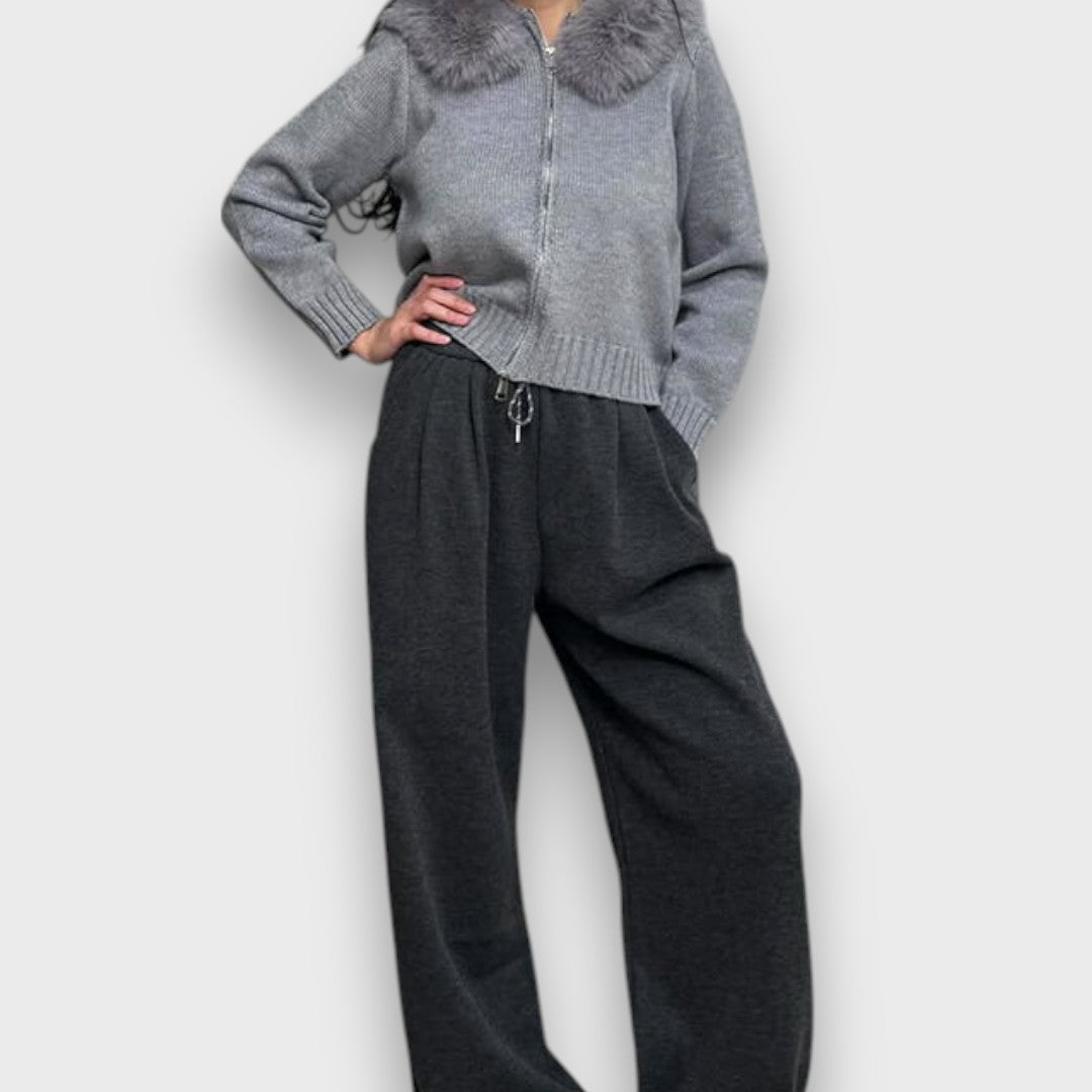 Alisanne – Gebreide jas met rits en kraag van faux fur