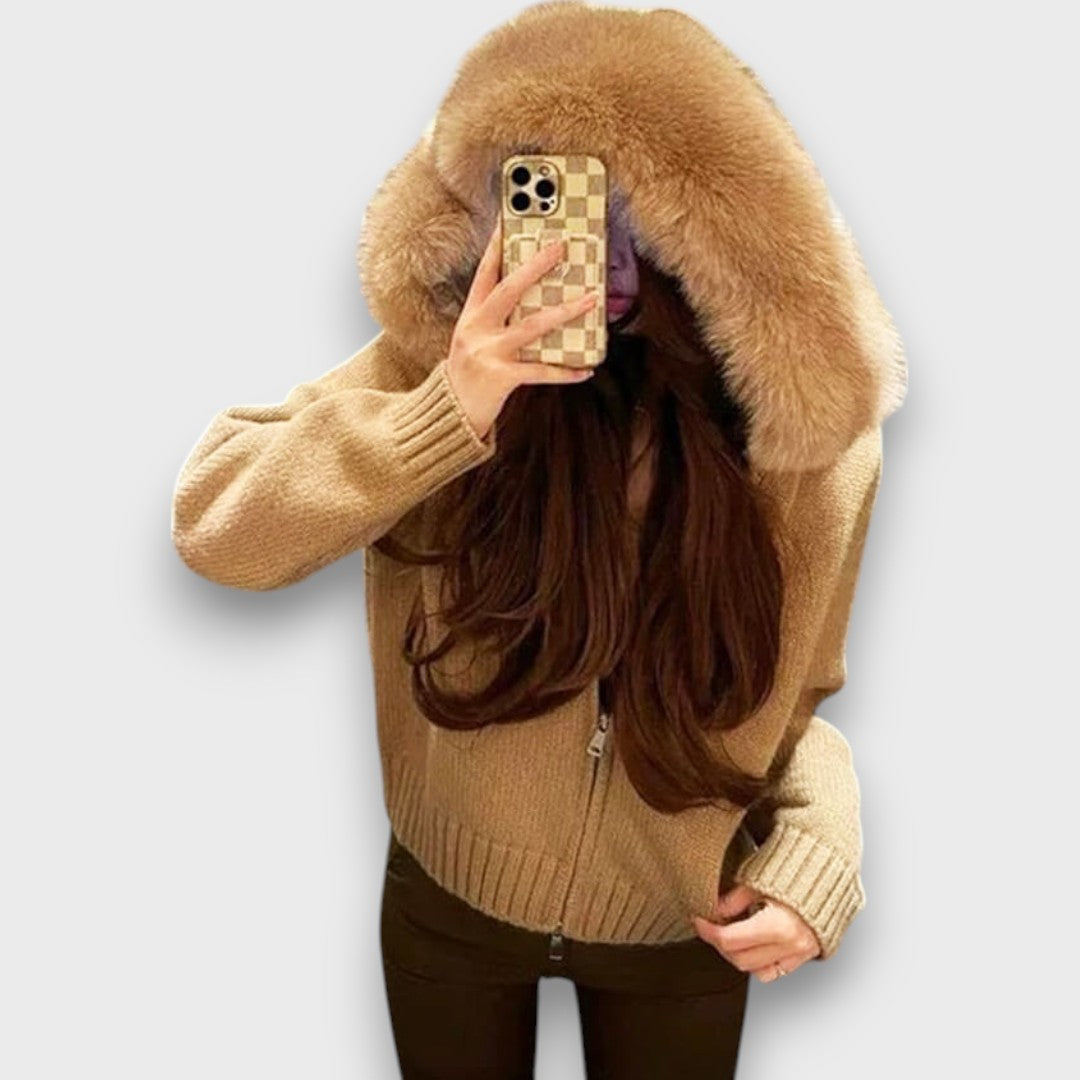 Alisanne – Gebreide jas met rits en kraag van faux fur