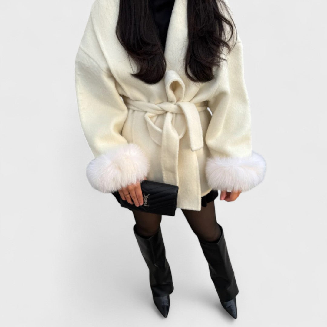 Woolcat – Elegante jas met details van ecologisch bont