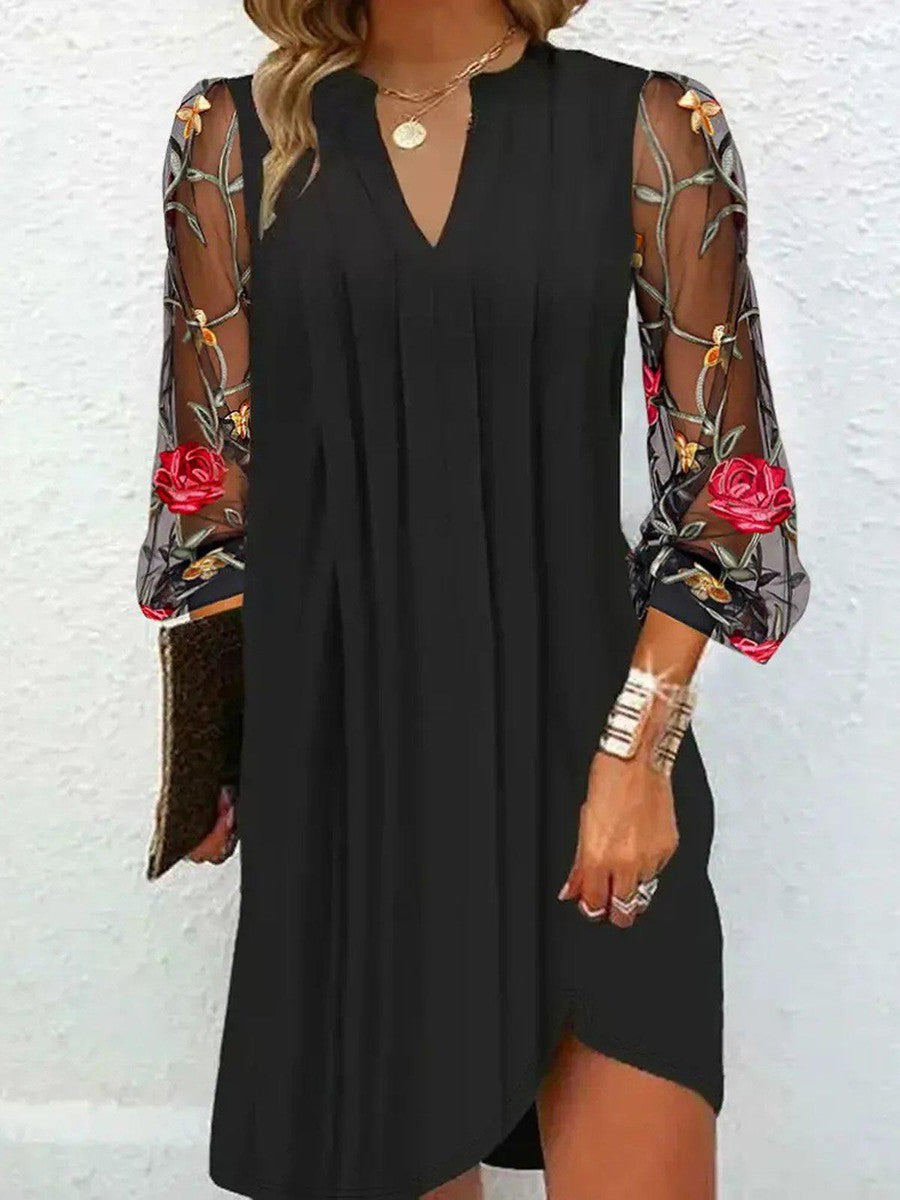 Renata – Elegante Jurk met Geborduurde Mouwen