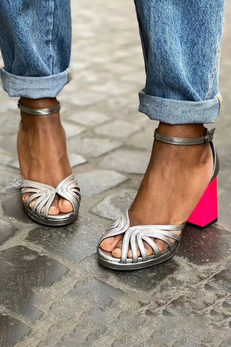 Naelle - Glanzende Sandalen met Dikke Hak en Elegante Gesp