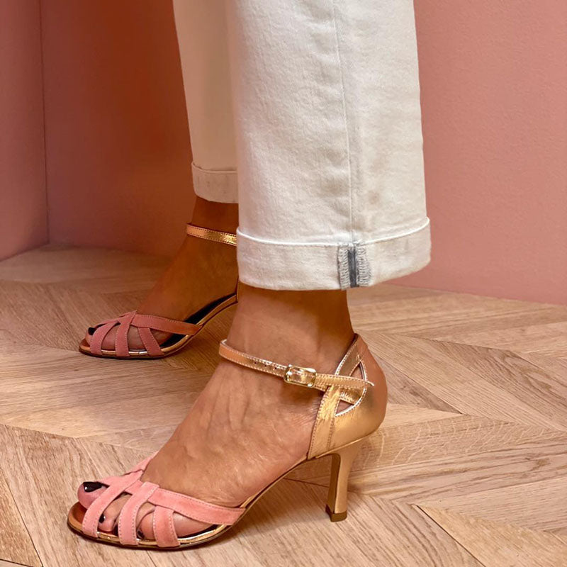 Elena - Hakken Sandalen