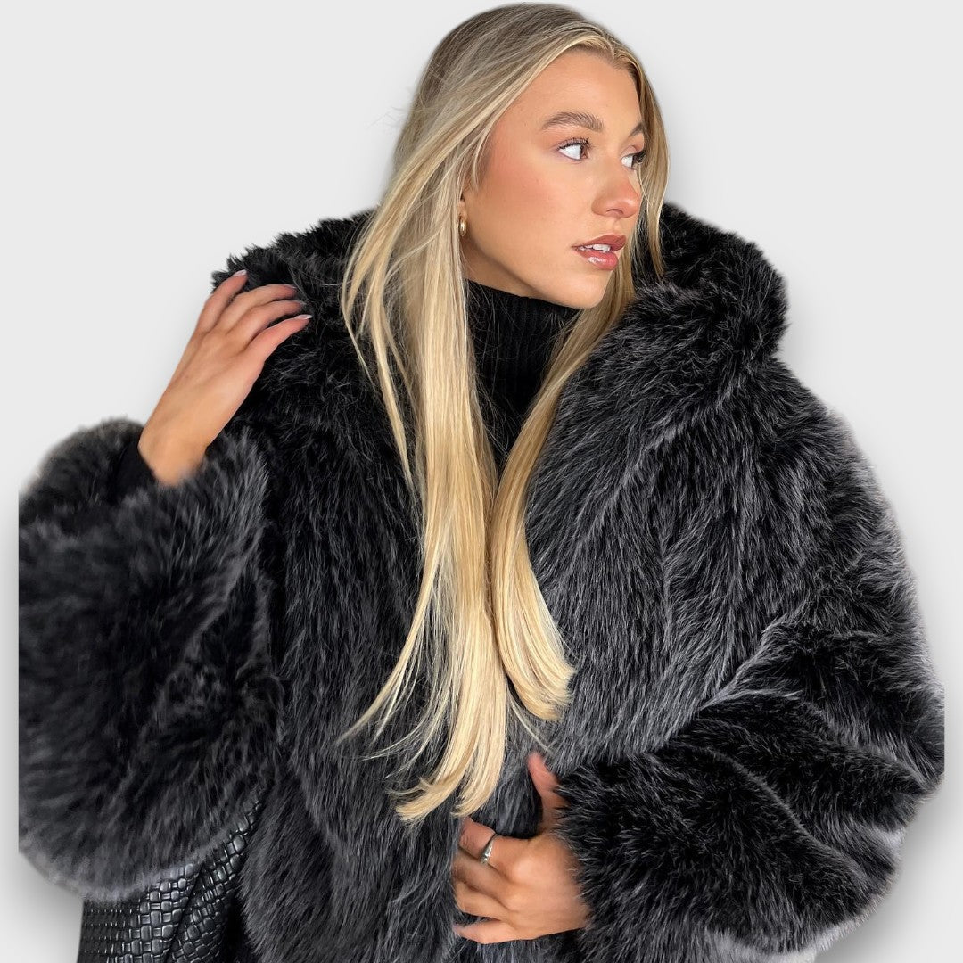 Leyana – Oversized jas van synthetische bont met capuchon in rookgrijs