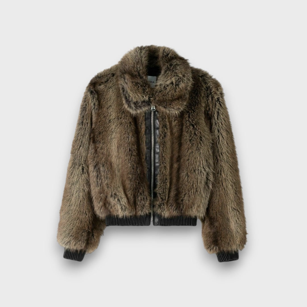 Amelia – Korte jas van synthetische bont met een urban chic