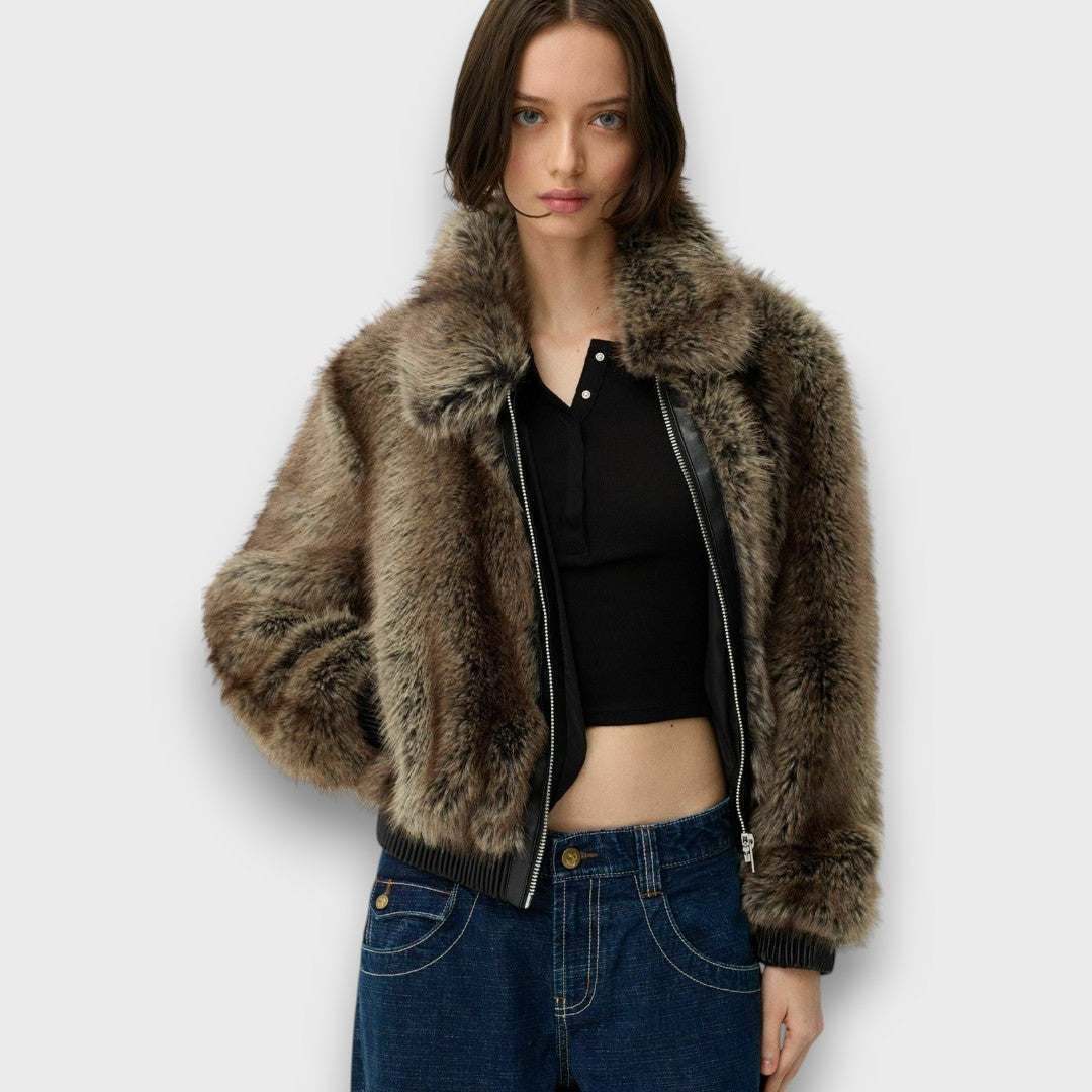 Amelia – Korte jas van synthetische bont met een urban chic