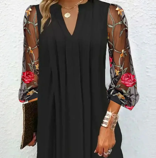 Renata – Elegante Jurk met Geborduurde Mouwen