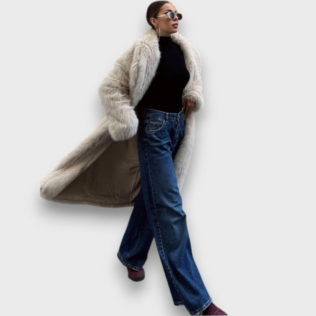 Liviane – Maxi jas van synthetische bont met couture flair