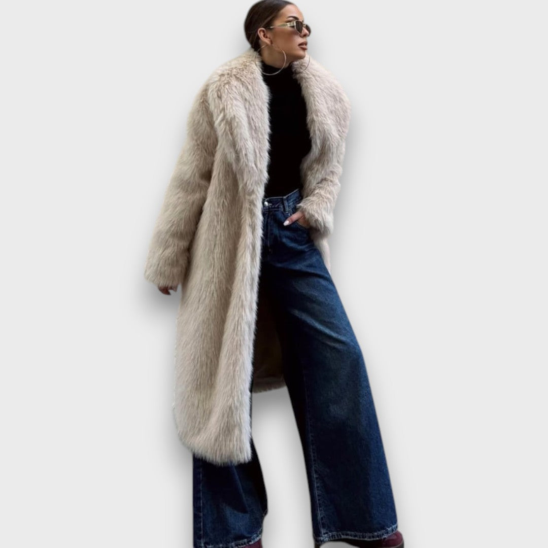 Liviane – Maxi jas van synthetische bont met couture flair