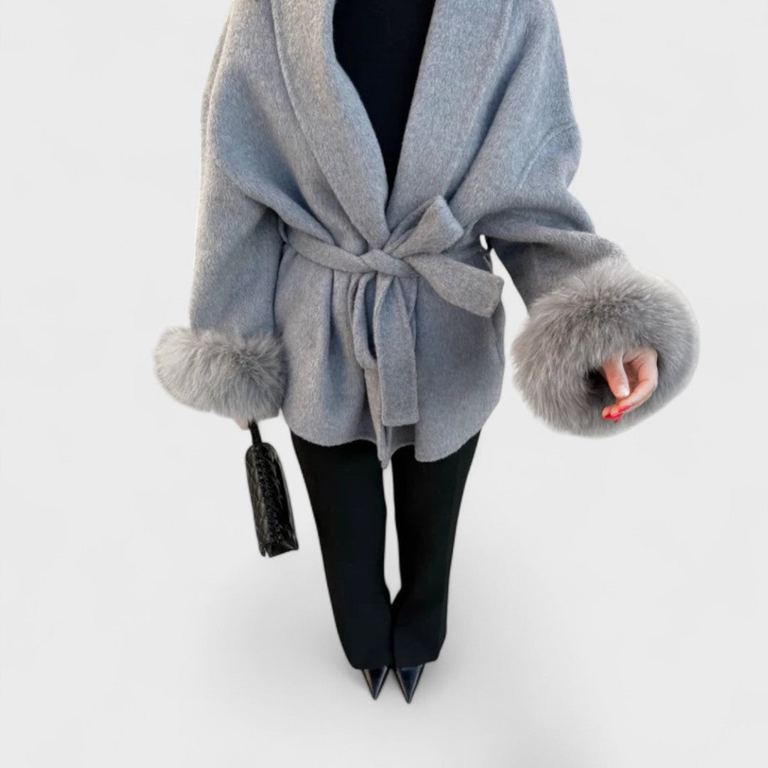 Woolcat – Elegante jas met details van ecologisch bont