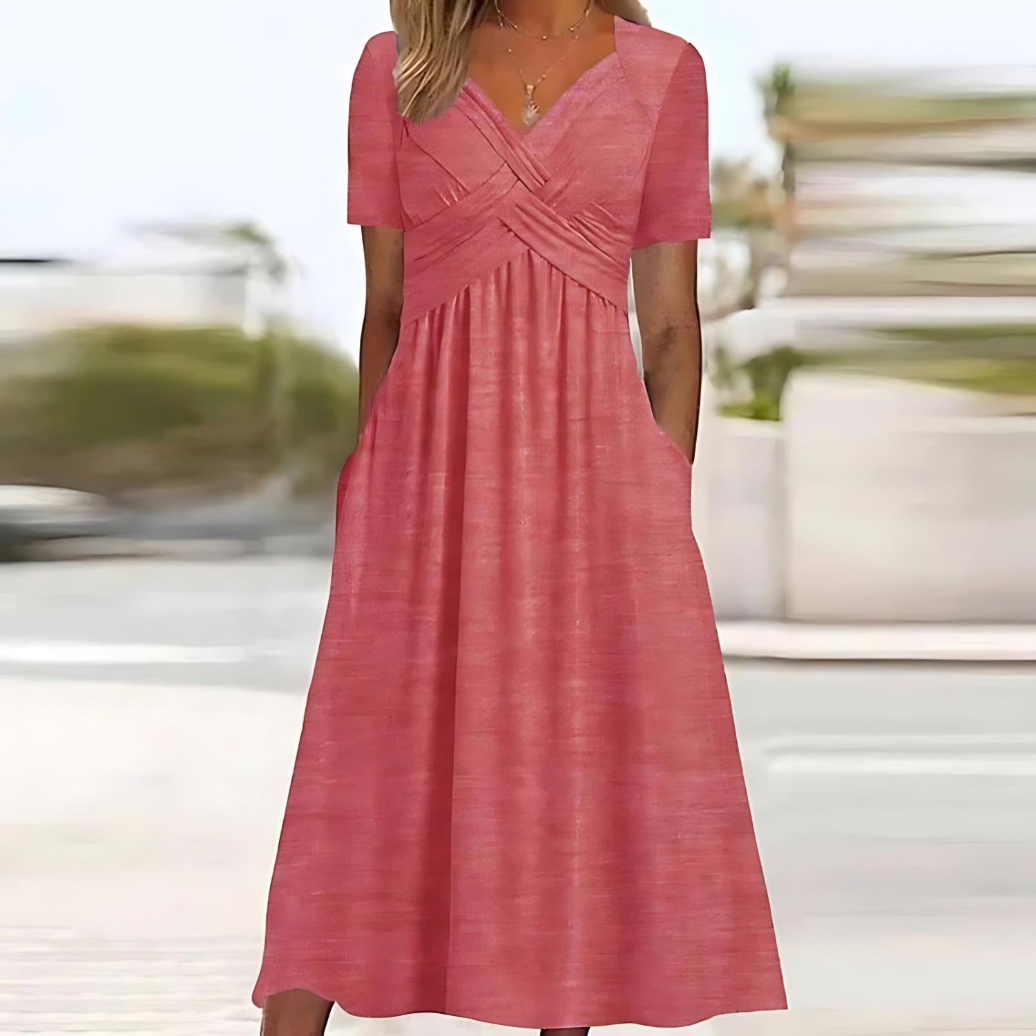 MIRAVO | Getailleerd midi-jurk met vrouwelijke silhouet