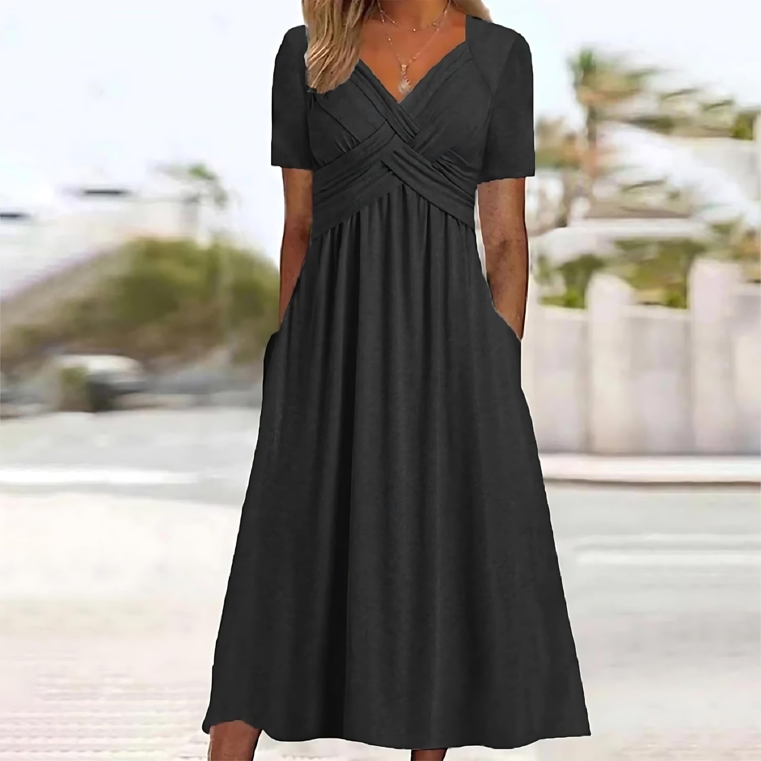 MIRAVO | Getailleerd midi-jurk met vrouwelijke silhouet