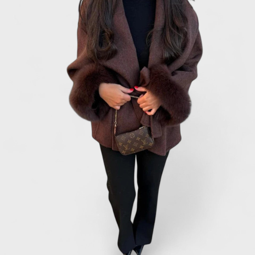 Woolcat – Elegante jas met details van ecologisch bont